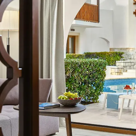 Nana Royal Premium & Χερσόνησος